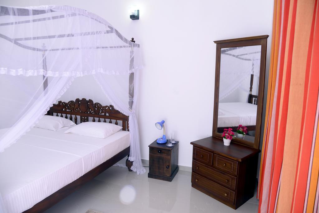 Aayu'S Guest Hotell Bentota Rum bild